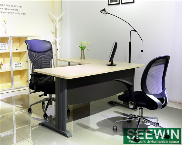 選擇辦公室家具時需要注意椅腳、皮料、滑道等材料問題